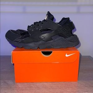 Nike Men’s Huarache Size 12